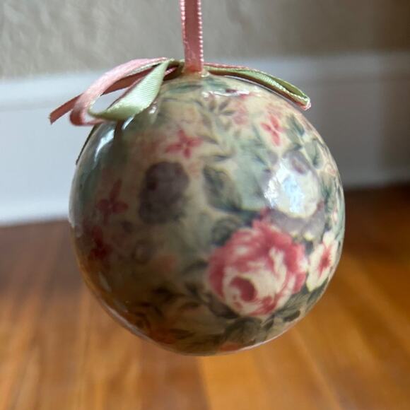 Vintage Decoupage Christmas Ball Ornament Set of 3 - Paper Mache Angel & Roses - Picture 13 of 14